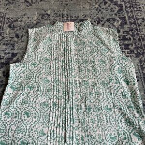 Preppy NWT All Over Print Floral 100% Cotton XL Pleated Front Ruffled Collar Top